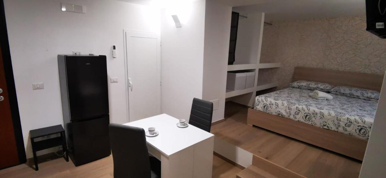 Francy'S House Apartment Triggiano Bagian luar foto